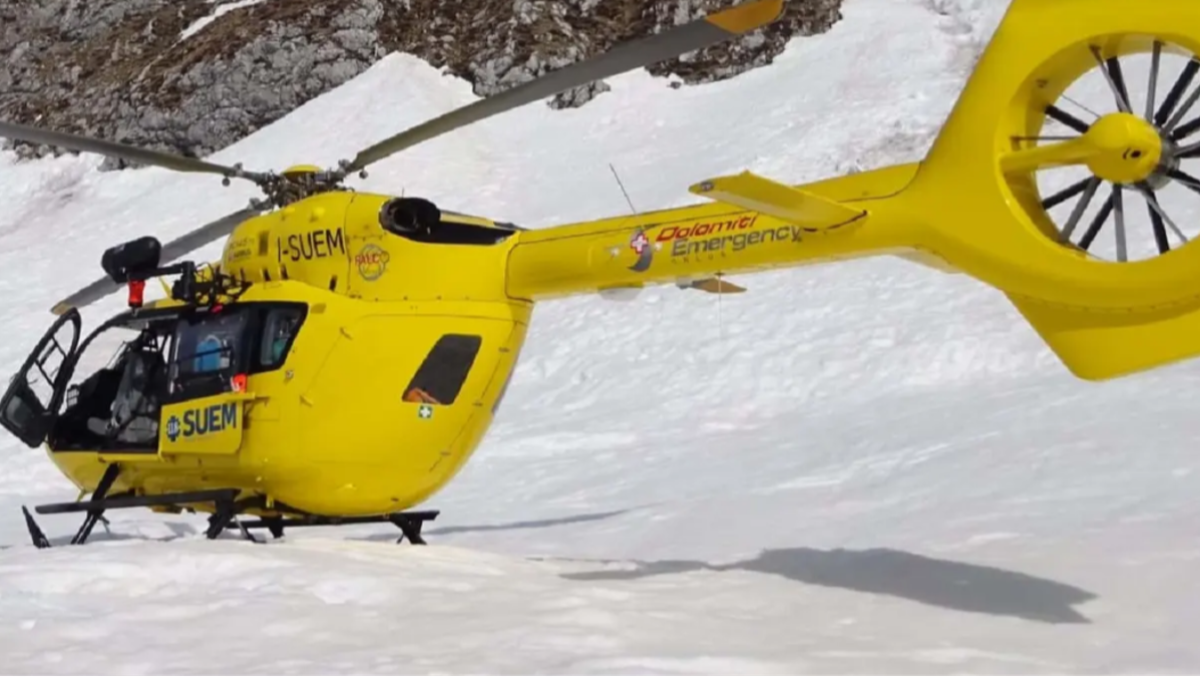 Perde uno sci durante una discesa fuoripista, ipotermia per un 65enne: salvataggio a 2200 metri