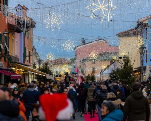 Caorle, record per il Natale più lungo d'Italia: ora sotto con i fuochi dell'Epifania