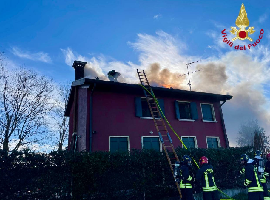 Il fumo dall'abitazione
