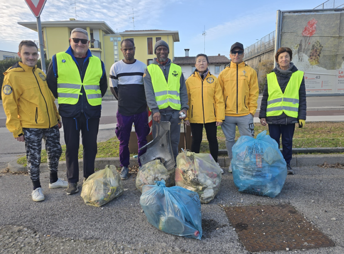 Paraurti, bottiglie e plastica rimossi dai cittadini: successo per Puliamo i quartieri - 