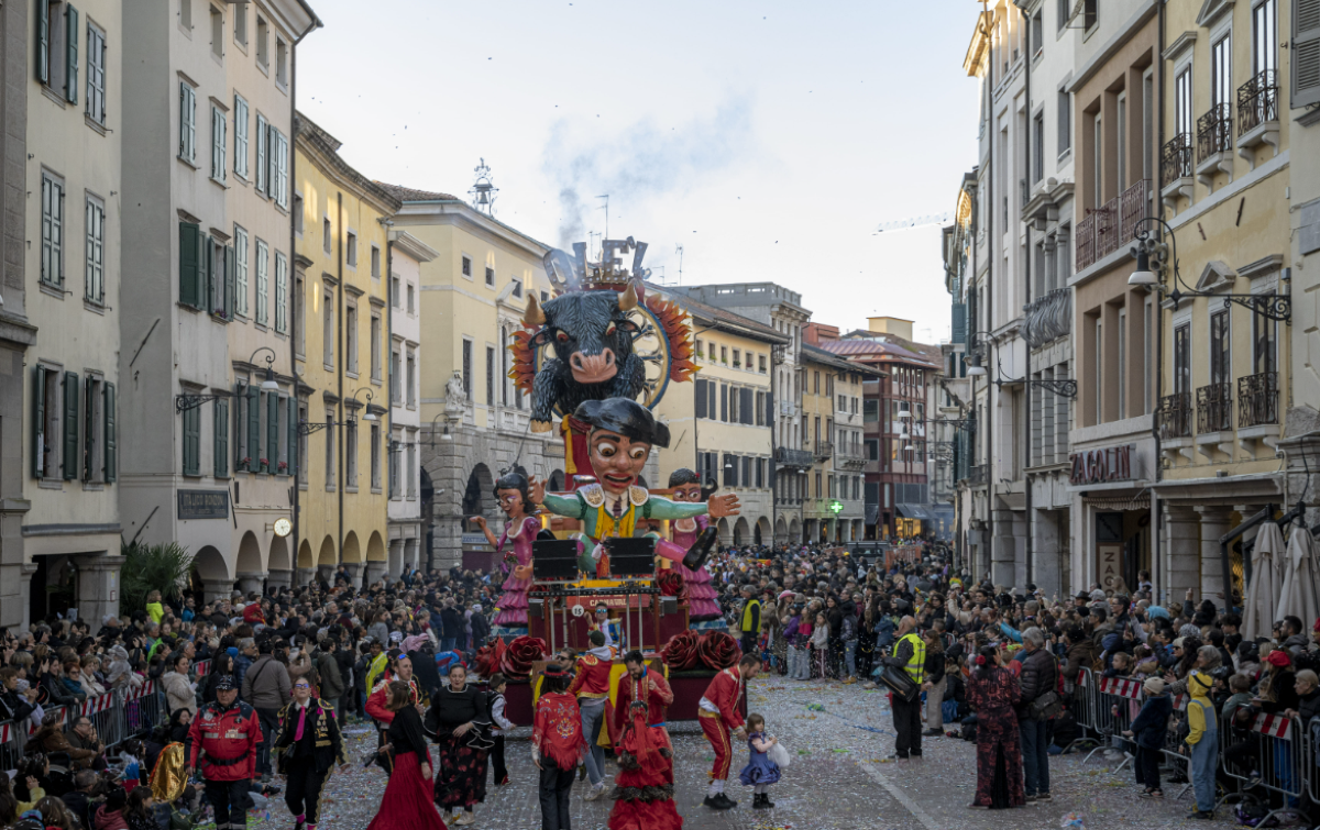 Carri, spettacoli e magia: tutti gli eventi del Carnevale 2026 nel centro di Udine - 