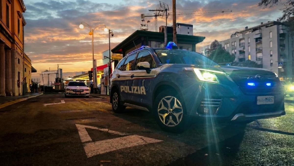 Aggredisce una donna in stazione, poi ferisce tre agenti: sarà espulso - 