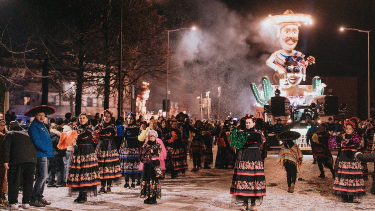 Notte magica a Fiume Veneto, in migliaia per il Carnevale sotto le Stelle  - 