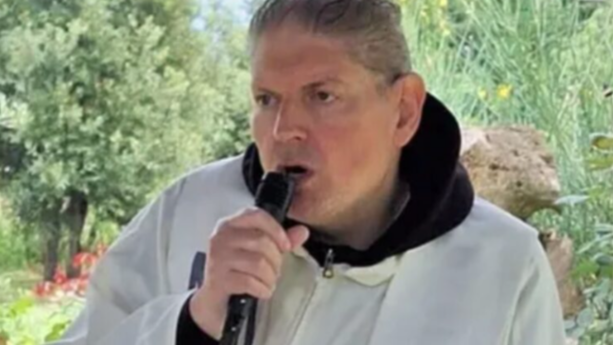 Prete lascia i voti e scrive al Papa: «Voglio diventare papà» - Don Giovanni Gatto