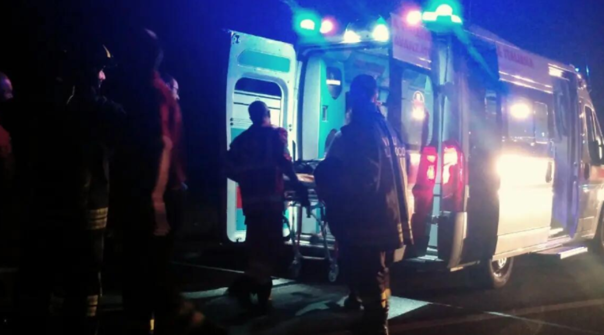 Choc in strada: prende a calci e pugni al volto una donna, poi ferisce tre poliziotti - 