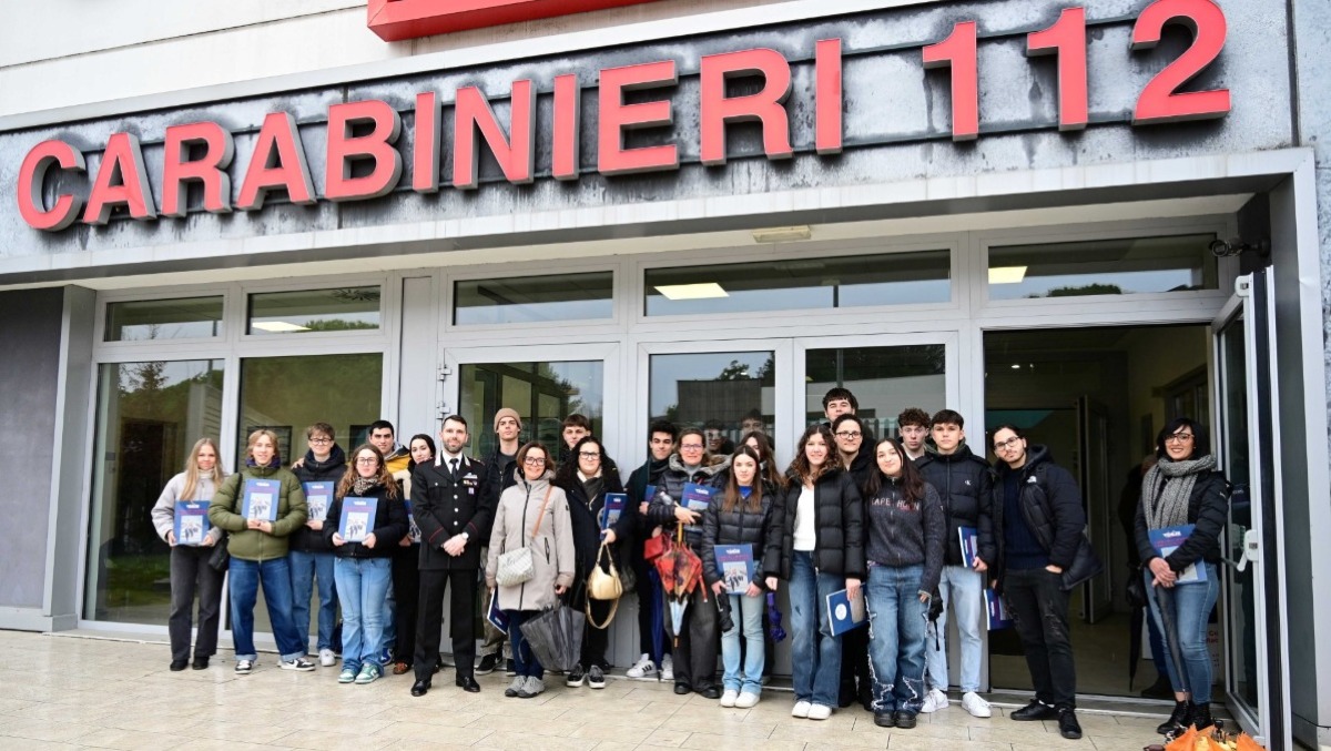 Un giorno con gli investigatori dell’Arma: studenti del Kennedy sulla scena del crimine  - 