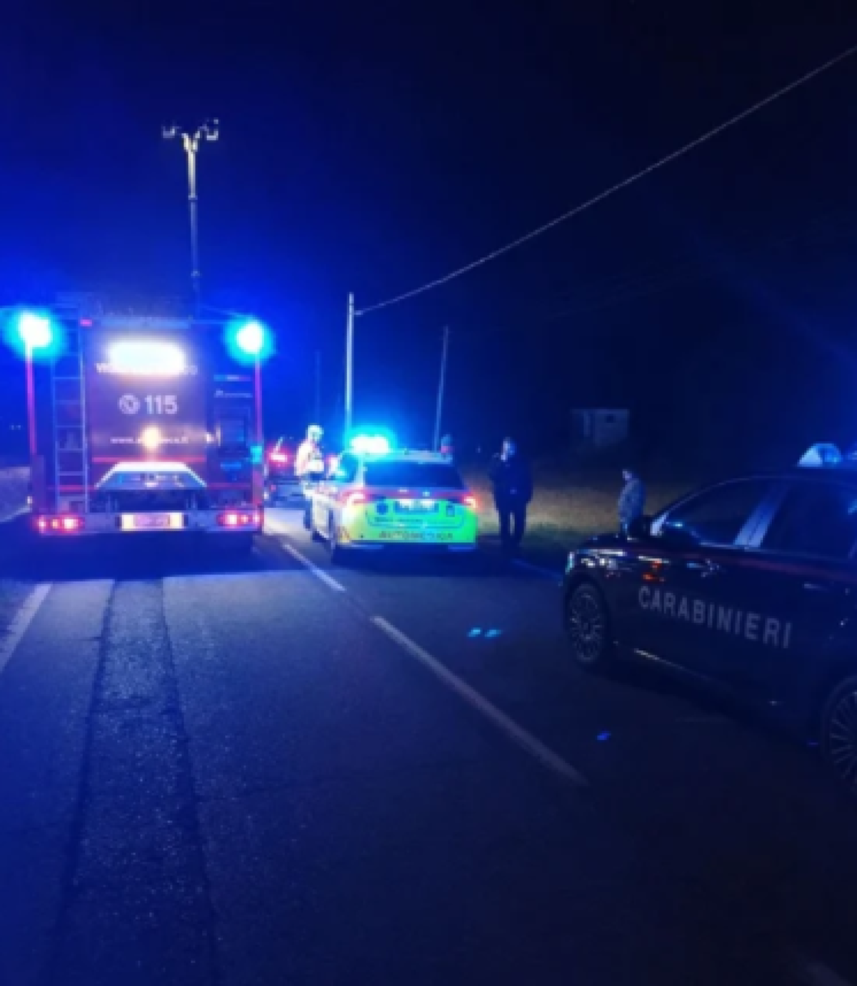 Investito mentre attraversa la strada: è in condizioni disperate - 