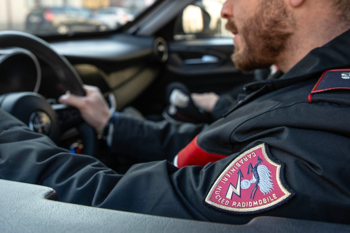 Furto in una scuola media a Udine: 37enne beccato a svaligiare le "macchinette" - 