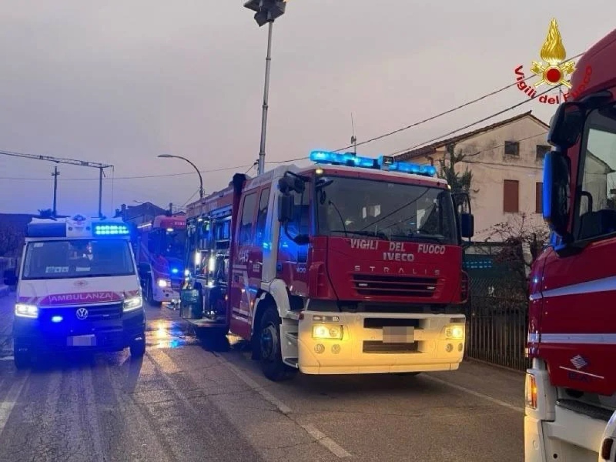 Tremendo scontro tra due auto sulla Pedemontana: due feriti in ospedale - 