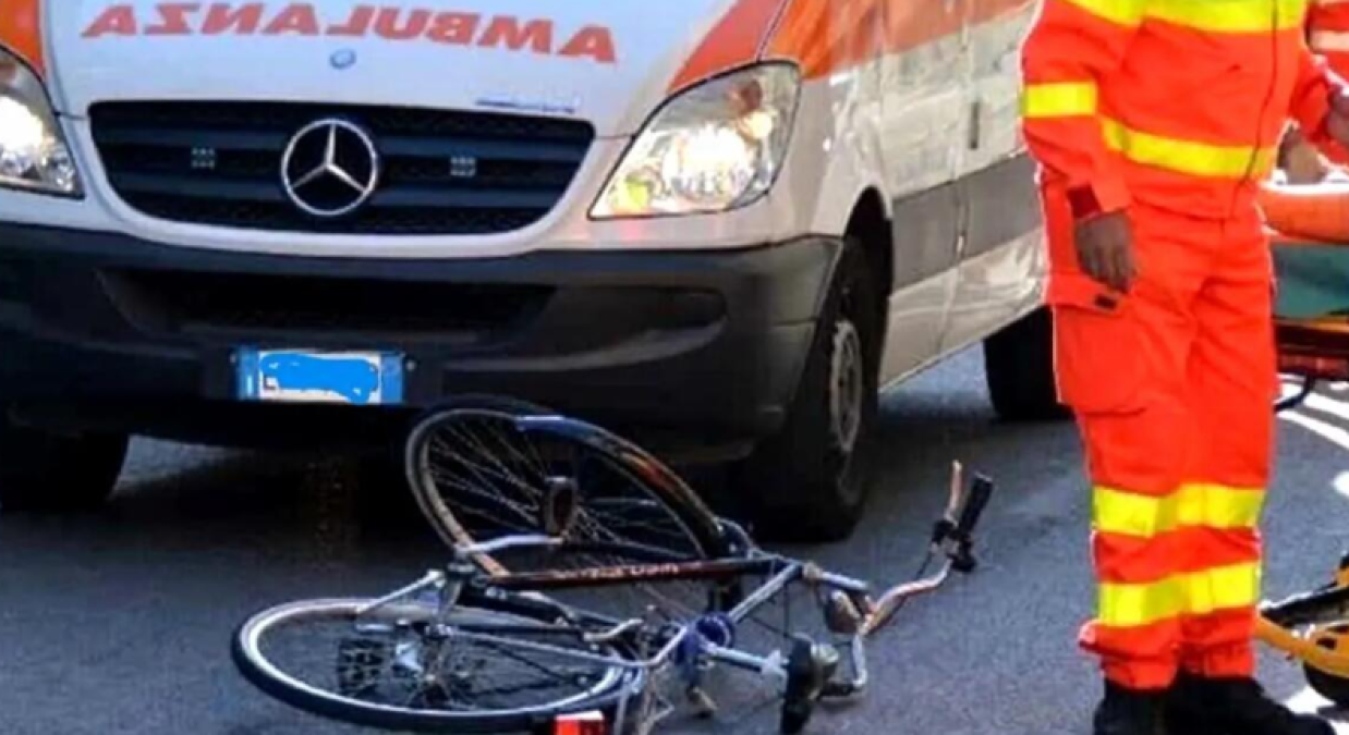 Svolta all'incrocio e travolge una bimba di 6 anni in bicicletta - 
