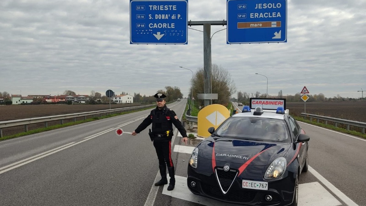 Fuggono da scuola e spariscono: ritrovati nella Pineta di Jesolo dopo ore di ricerche - 