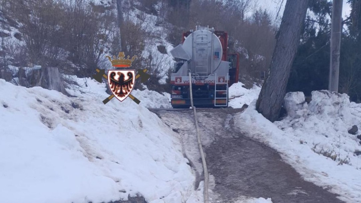 Rifornimento idrico, 6 squadre dei pompieri al lavoro da giorni: ecco dove - 