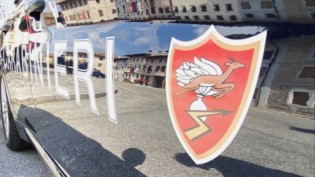 Senza patente alla guida di un'auto rubata a Manzano: denunciato - 