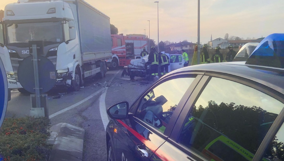 Incidente mortale: donna perde la vita in un frontale con un camion