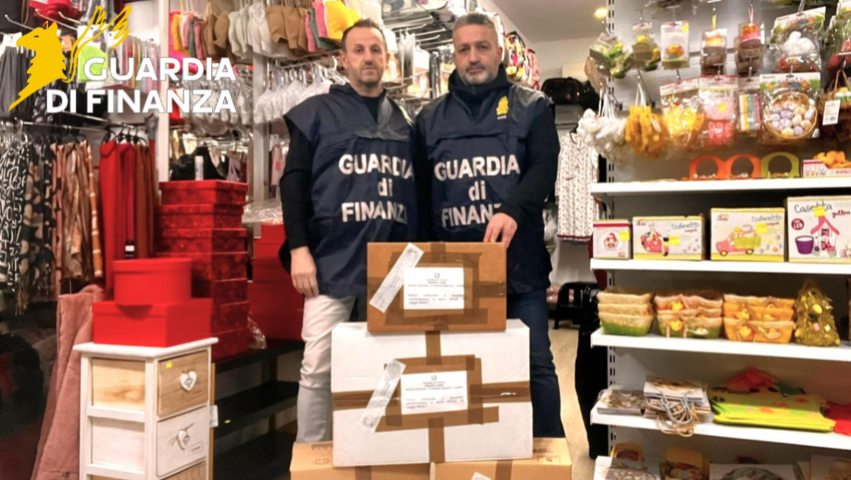 Maxi sequestro in provincia di Udine: controlli nei negozi e sanzioni. Ecco cosa è emerso.  - Gli articoli sequestrati