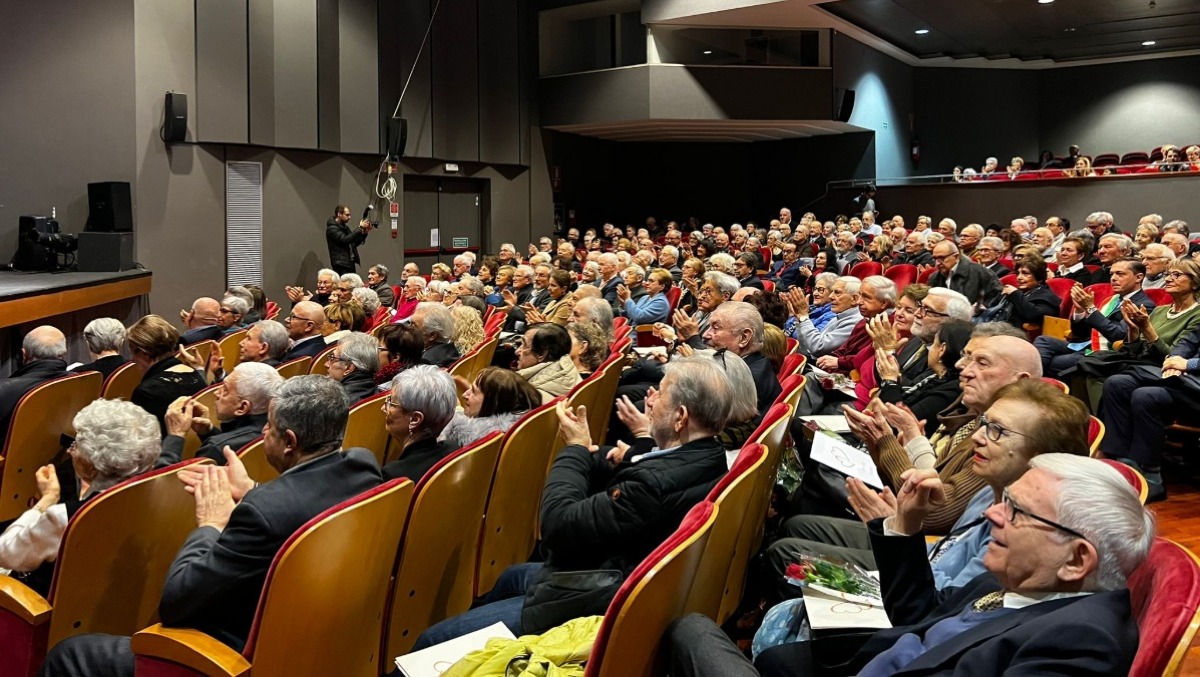 “Una vita insieme”, al Palamostre 147 coppie celebrano mezzo secolo (e oltre) d’amore