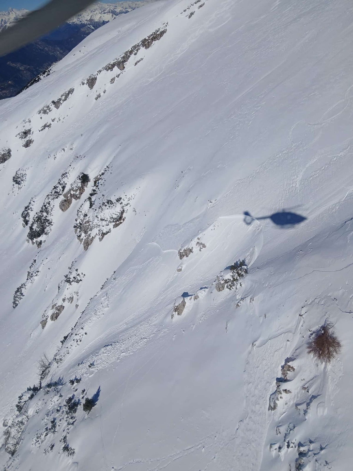 Valanga sul Monte Baldo: «tre scialpinisti investiti dalla massa nevosa»
