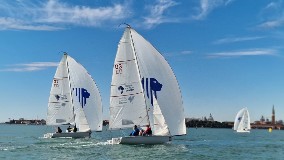 Vela, Carnival Race: Dream Team Porto Piccolo trionfa nel Bacino di San Marco - 