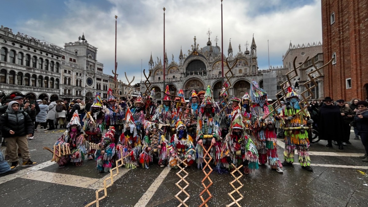 Il Pust di Mersino incanta Piazza San Marco al Carnevale delle Tradizioni | FOTO - 