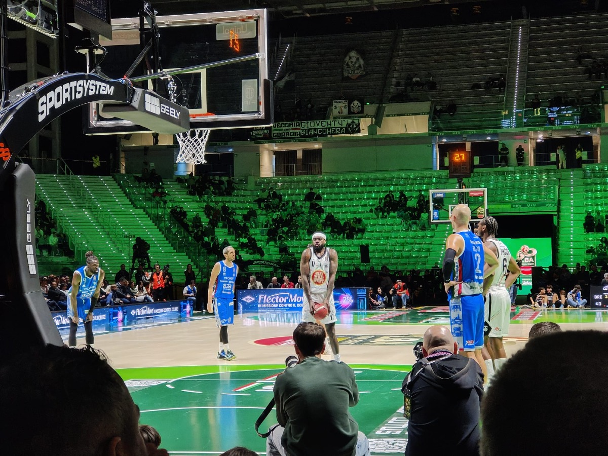 Brescia domina Udine alle Final Eight: Apu lotta, ma cede nel secondo tempo - 