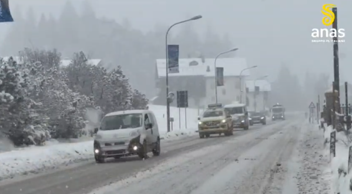 Nevicate intense nel Bellunese, Anas: «transitare solo con dotazioni invernali» | VIDEO - 