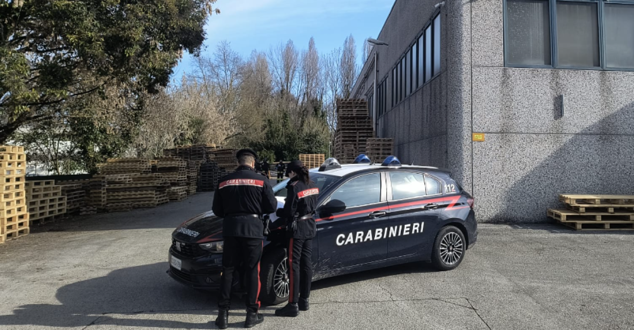 Travolto dall'esplosione del quadro elettrico: operaio ustionato trasportato d'urgenza - 