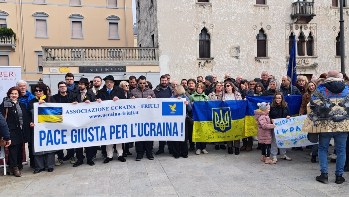 Udine si mobilita per l’Ucraina: partiti e associazioni in piazza, «uniti contro la guerra» - 