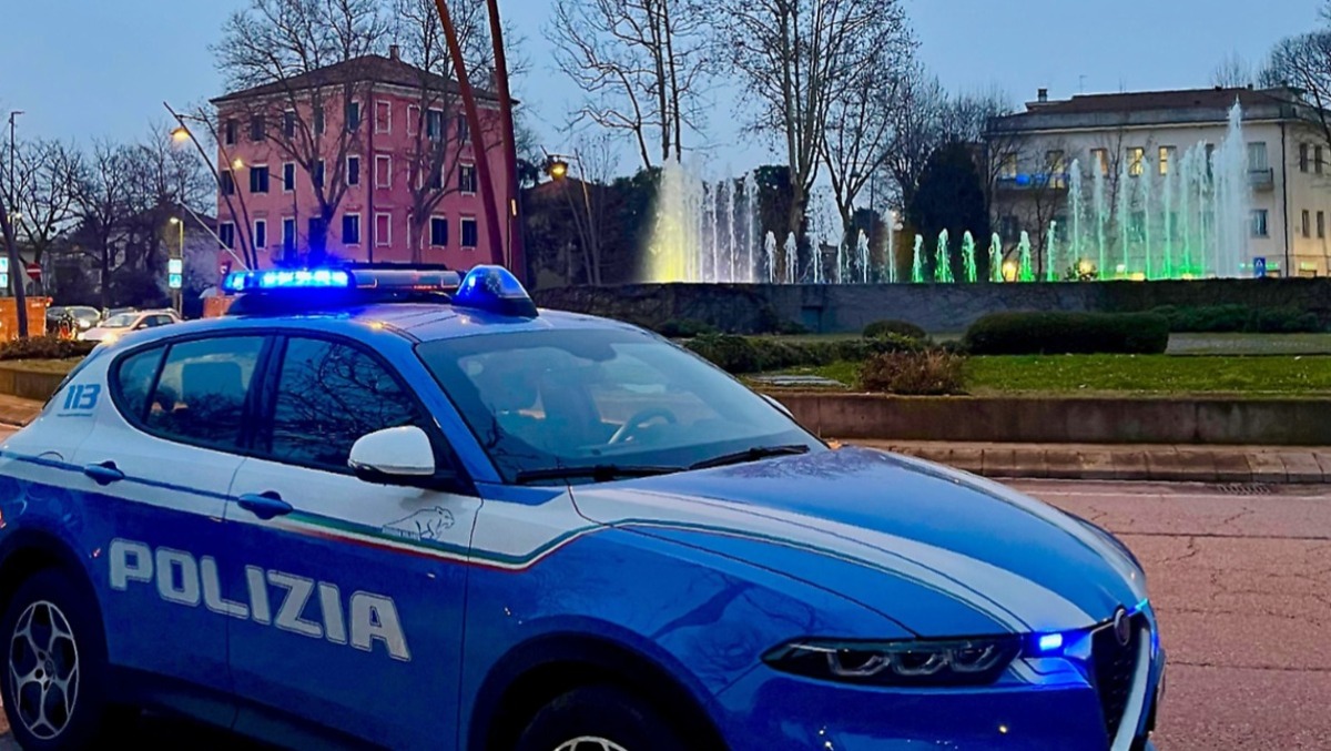 Spaccata notturna in un negozio nel Veneziano: ladro preso dopo la fuga - 