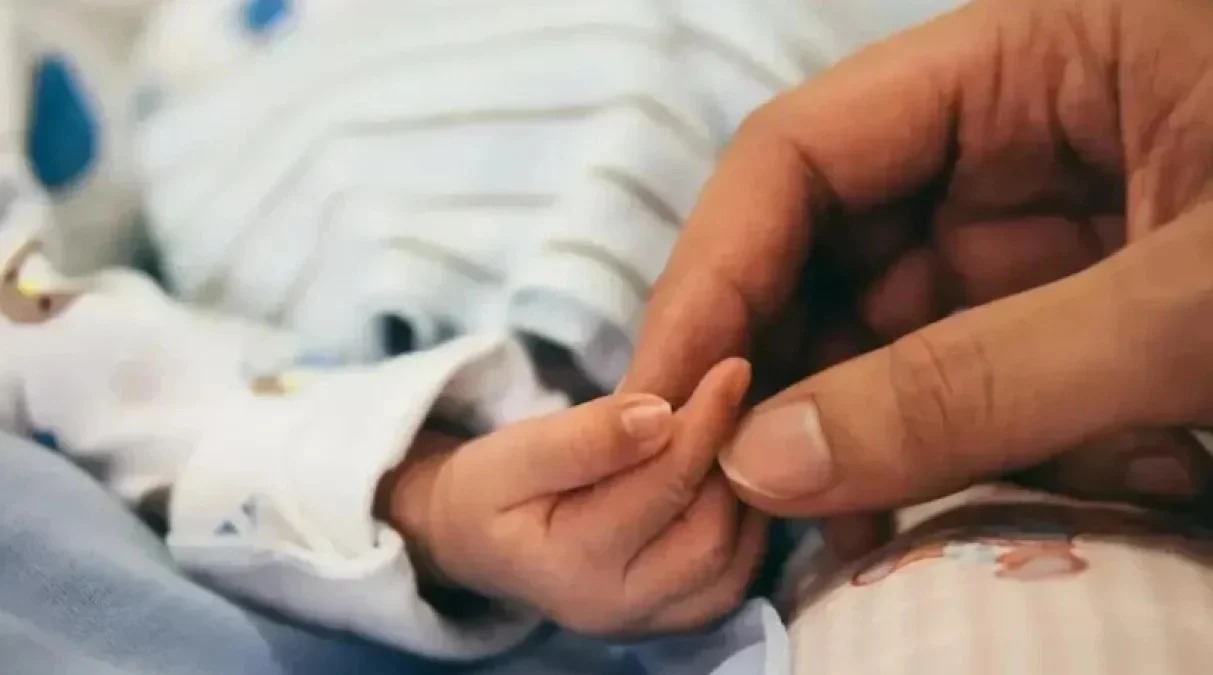 "Sto per partorire": equipe del 118 arriva a casa e fa nascere il bimbo - 