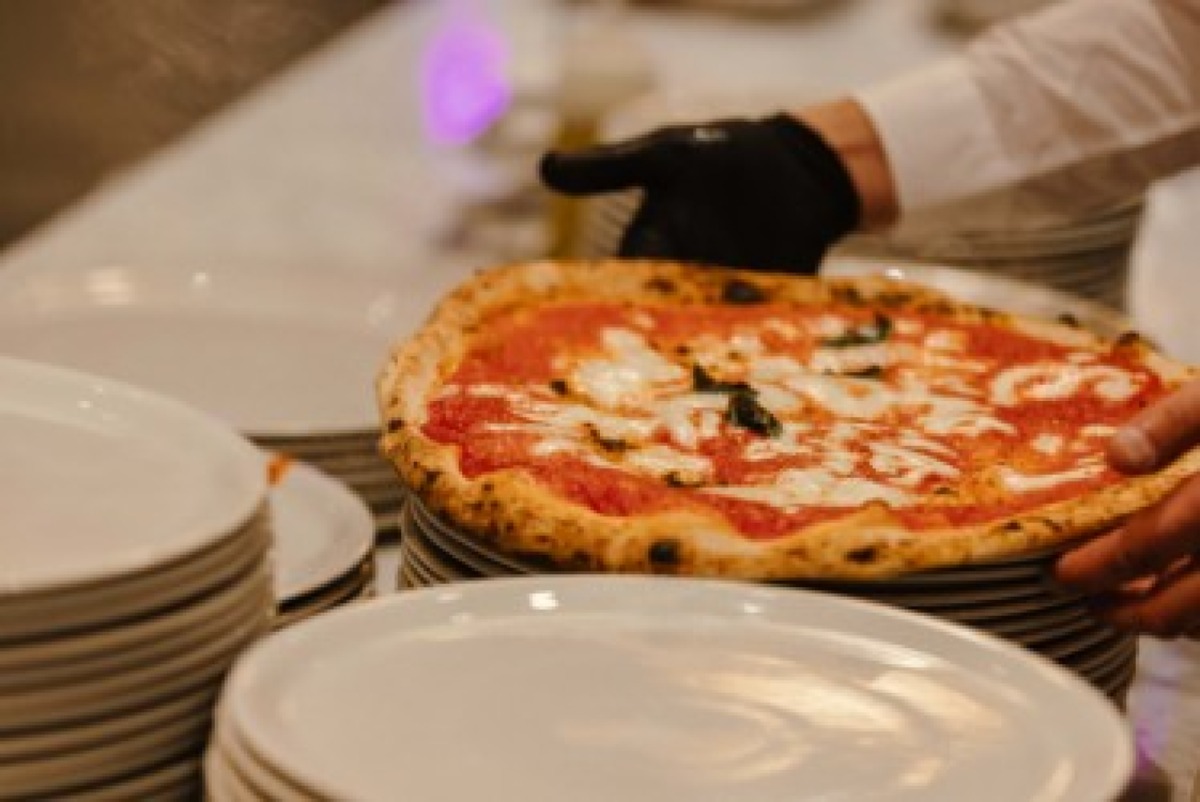 Palmanova Designer Village, marzo tra pizza da campione e ceramica: 2 eventi gratis da prenotare - 