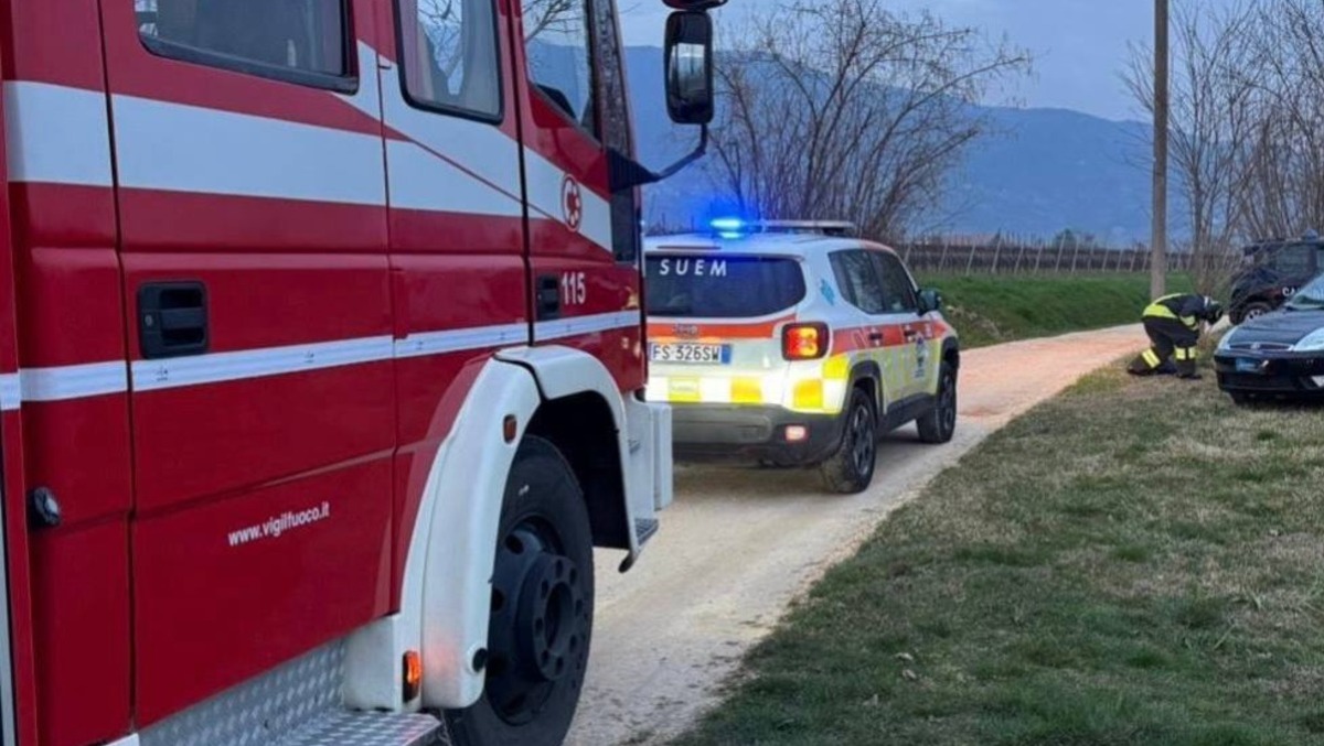 Gli esplode in mano e perde tre dita: non era un petardo, ma una bomba artigianale - 