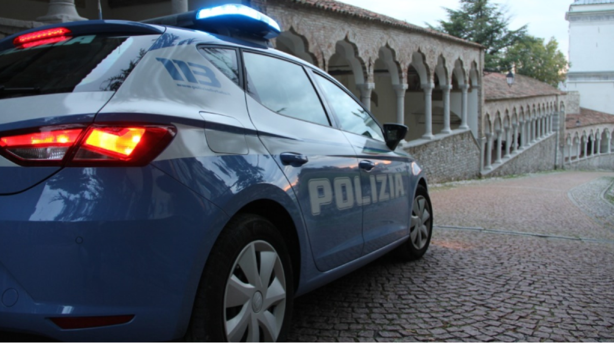 Decine di stranieri denunciati a Udine: falsi documenti e assegni indebiti - 