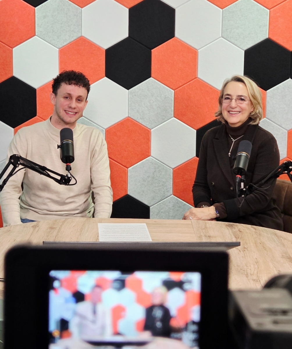 Nell foto il conduttore Samuele Meton con la dott.ssa Maria Teresa Tonutti