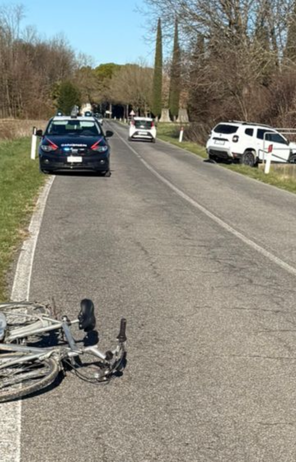 La bicicletta centrata dall'automobilista