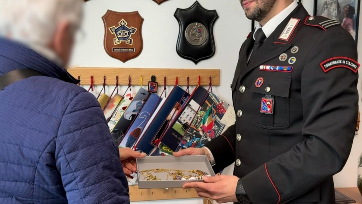 Truffa del finto incidente a un'anziana: presi due stranieri dopo la fuga in treno - 