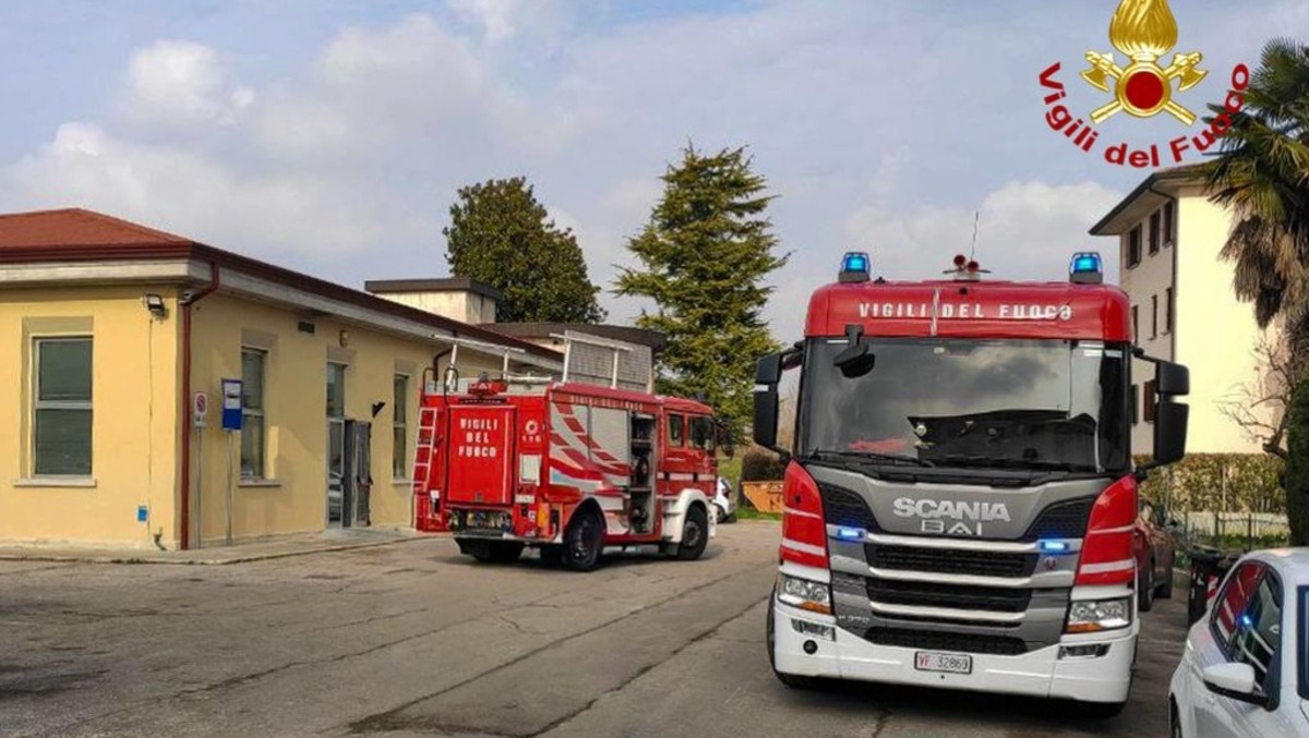 Attimi di panico in Friuli: fumo in una scuola elementare, evacuati 96 bambini - 