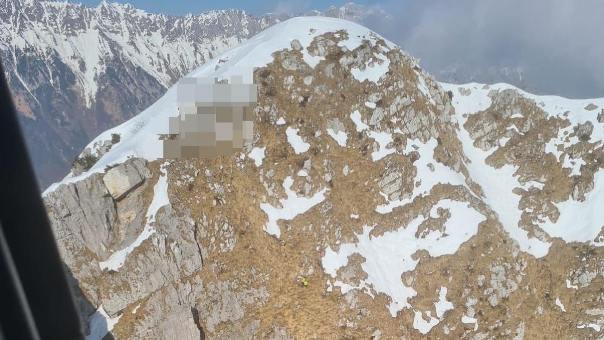 Parapendista precipita in Friuli: salvato in extremis, «era appeso ad un pendio a 1600 metri» - 