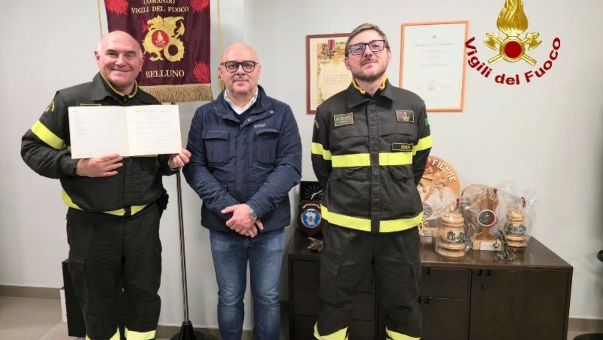 La memoria del Vajont rivive a Belluno: donati cimeli di un soccorritore ai Vigili del fuoco - 