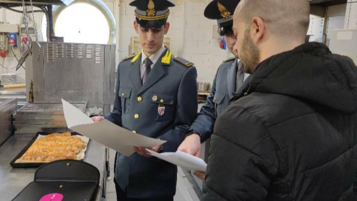 Blitz della Guardia di finanza tra negozi e ristoranti: scoperti 32 lavoratori non in regola - 