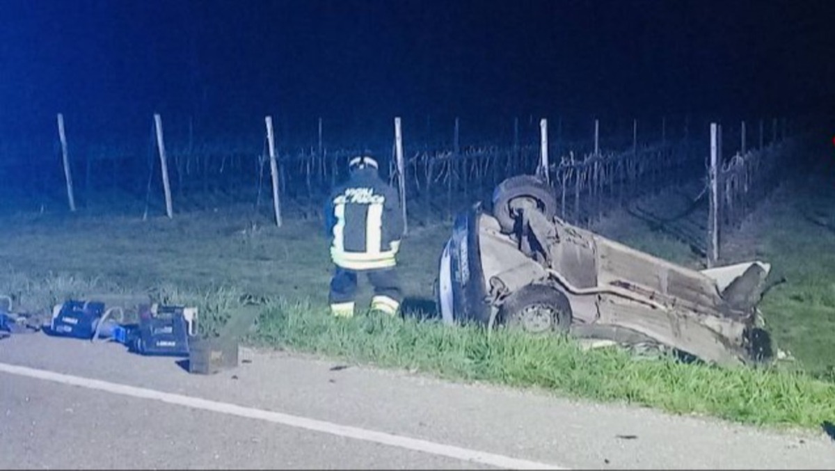 Tragedia della strada: violento frontale tra due vetture, morto un 29enne