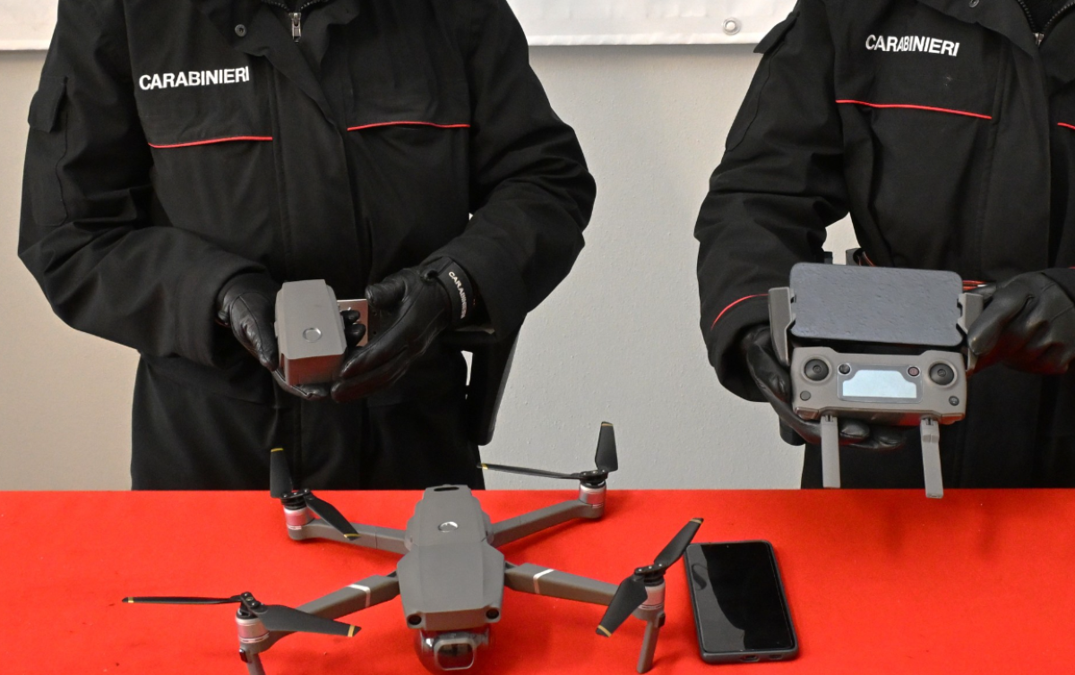 31enne friulano nei guai: dai messaggi al drone per spiarla. Ecco cosa è successo.