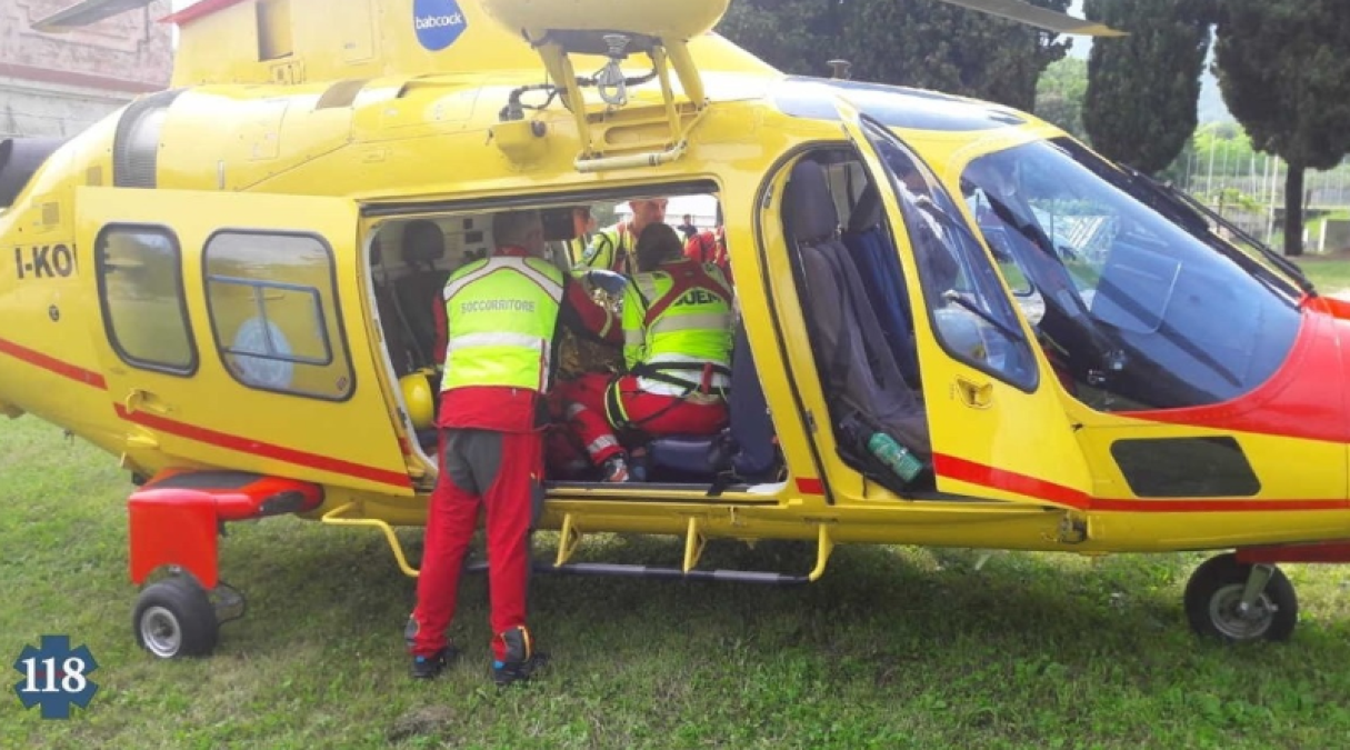 Operaio precipita durante i lavori di ristrutturazione: interviene l’elisoccorso - 