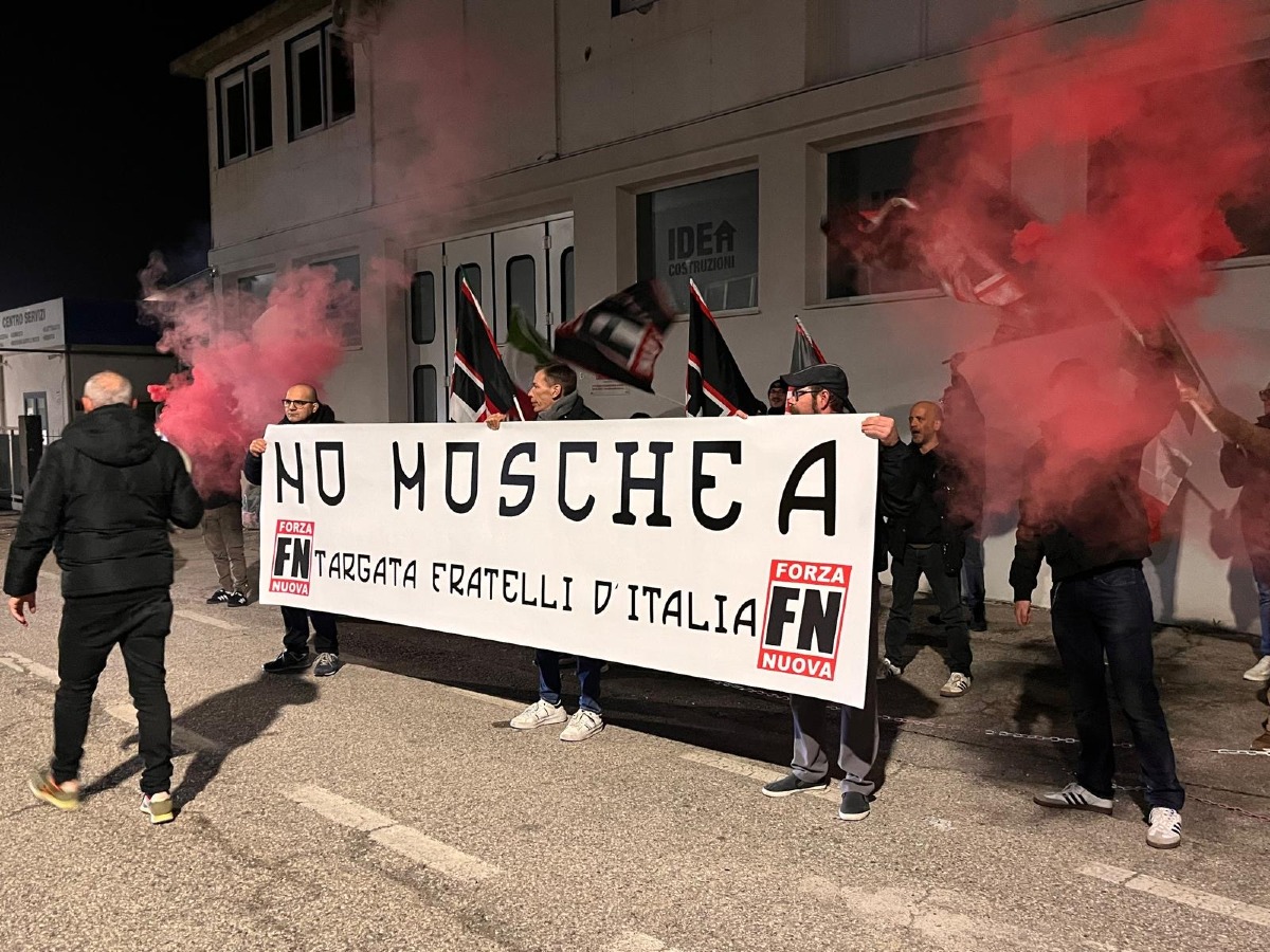 Moschea da 1.500 posti a Mestre, Forza Nuova scende in piazza contro il progetto  - No Moschea a Mestre