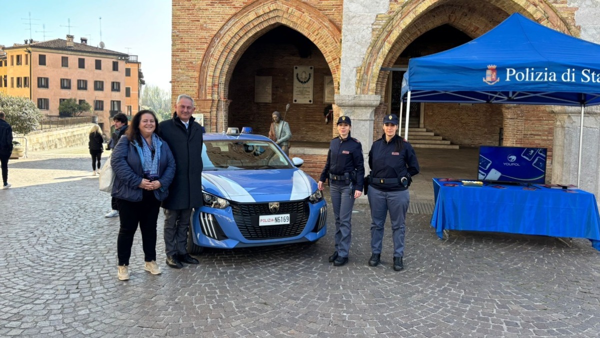 Violenza domestica e stalking, a Pordenone lo stand della Polizia di Stato - 
