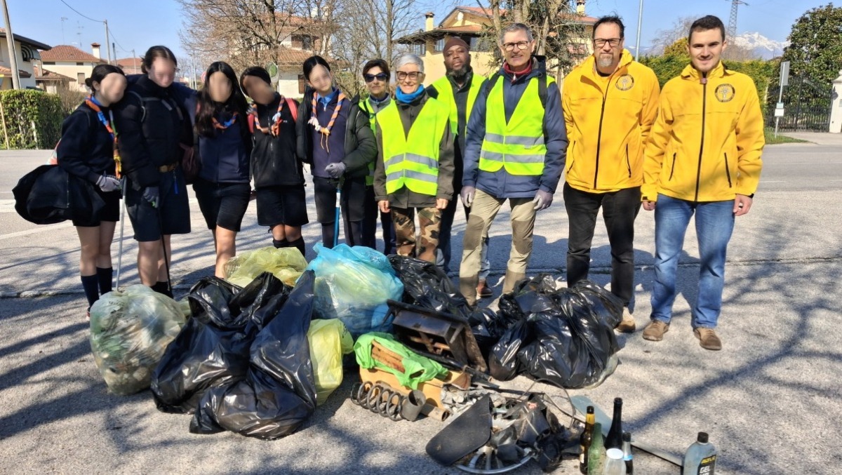 Pordenone più pulita grazie ai volontari: recuperati rifiuti e ritrovato anche un portafoglio - 
