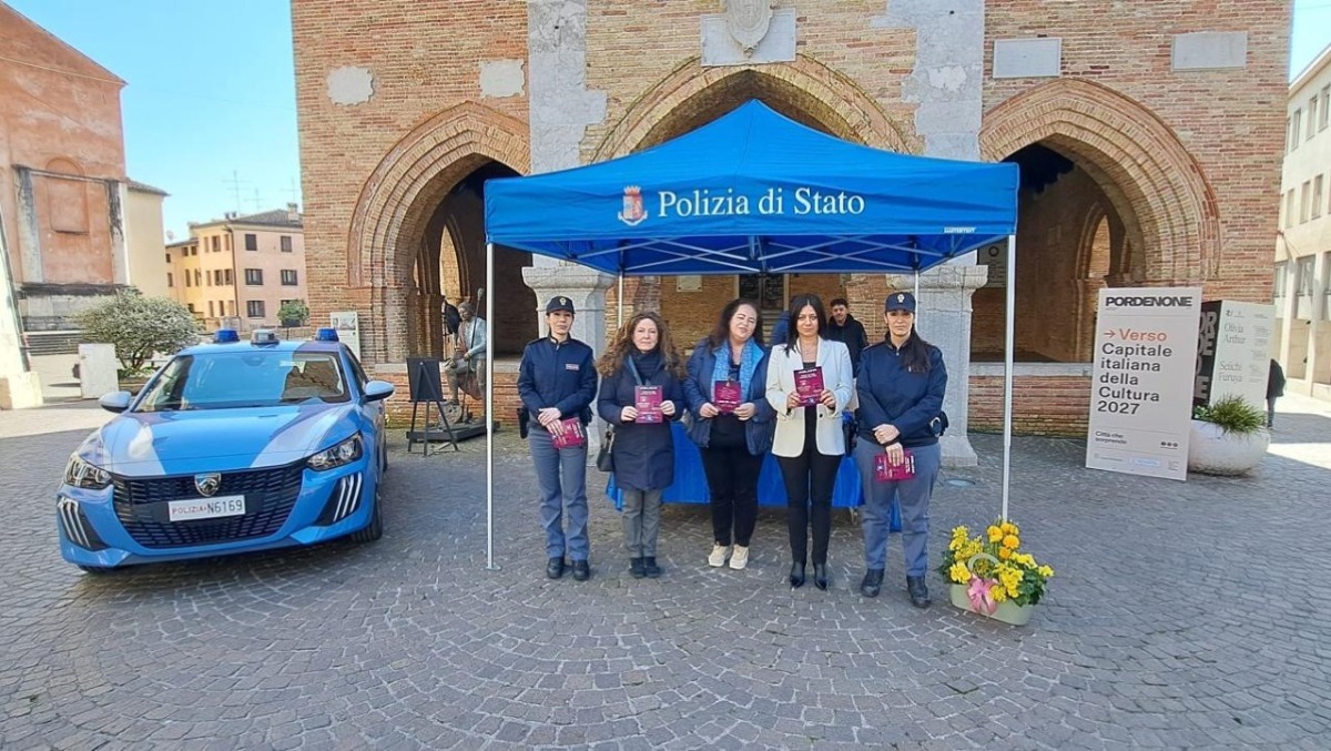 8 marzo a Pordenone: la Polizia di Stato in piazza al fianco delle donne