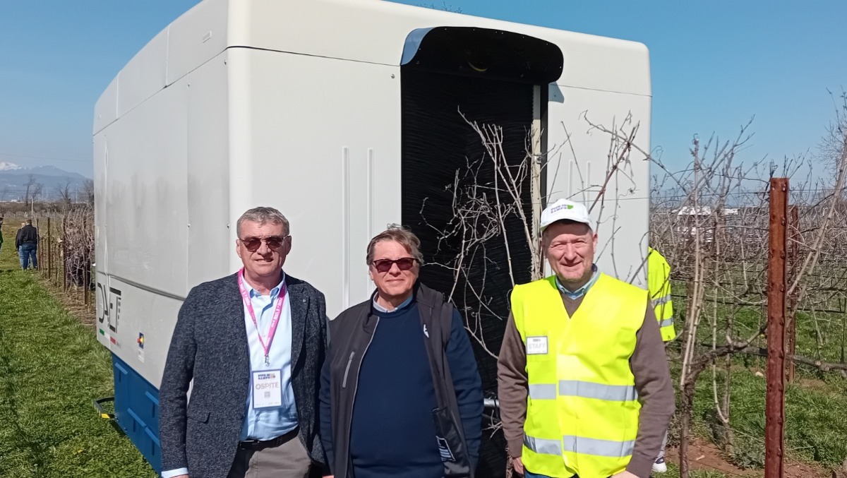Vite in campo, rivoluzione nei vigneti: «arrivano i robot che potano la vite 24 ore su 24» - 