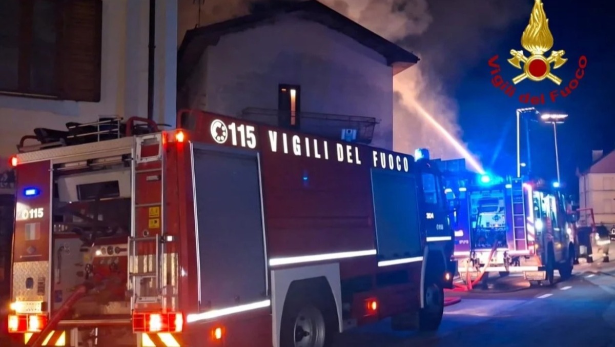 Fiamme in un appartamento in FVG: intossicata una donna, stabile evacuato