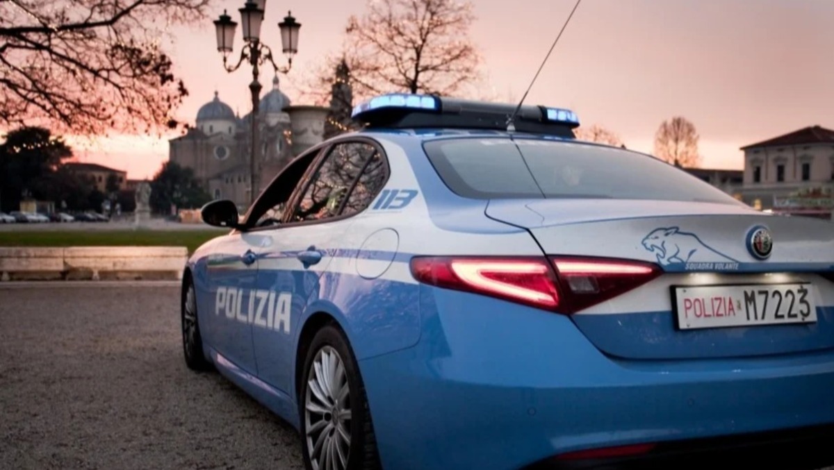 Aggredisce la compagna e le versa una birra in testa davanti al figlio: arrestato - 