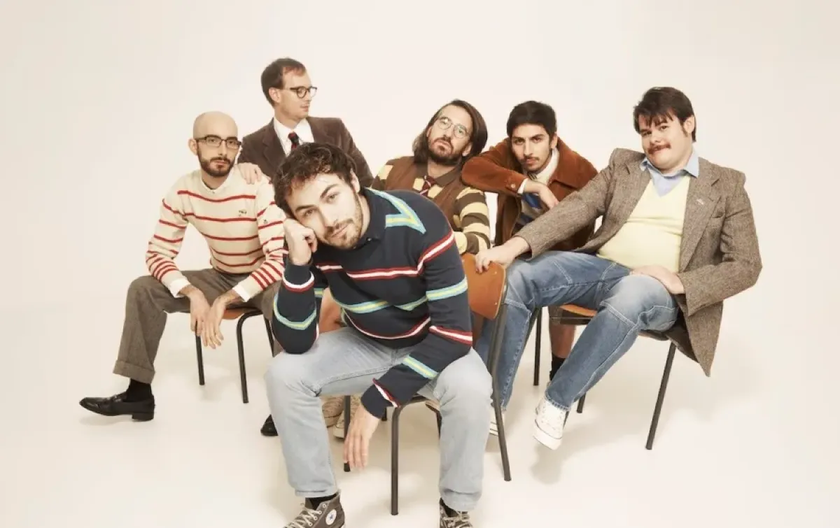 Pinguini Tattici Nucleari scelgono Bibione per l'avvio del tour 2027 - 